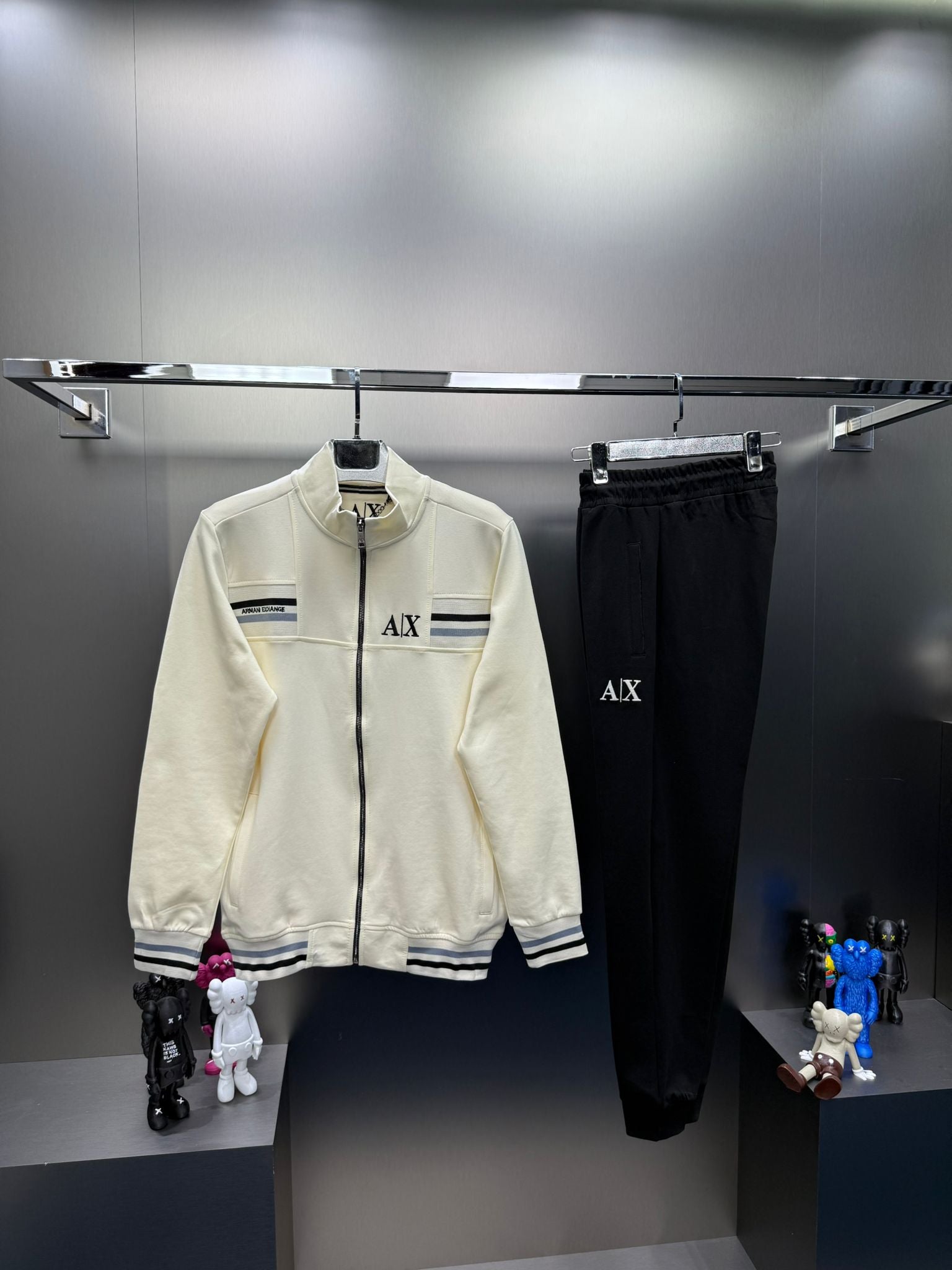 Armani Exchange Beyaz Şeritli İthal Eşofman Takımı
